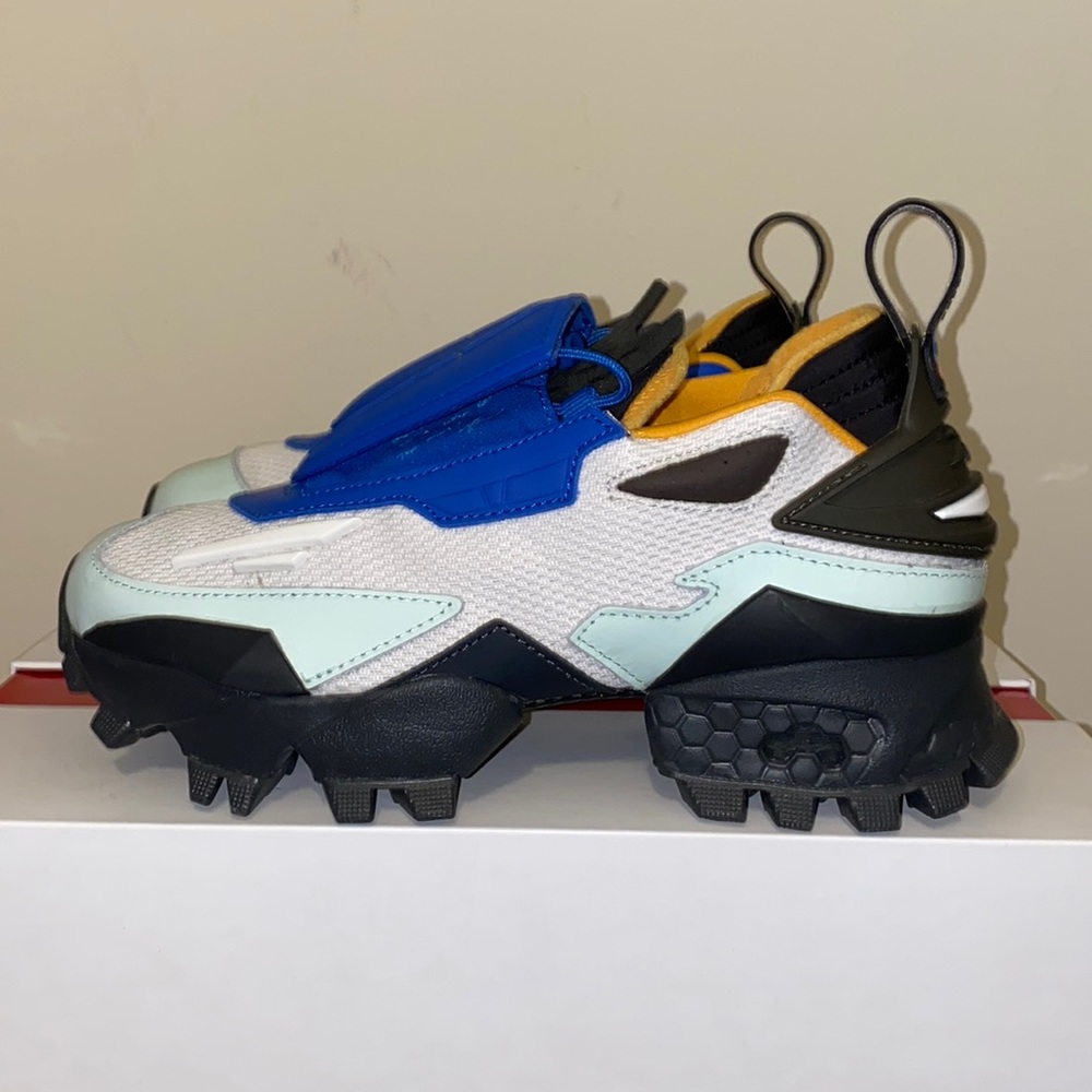 Pyer Moss Trail Fury size 4